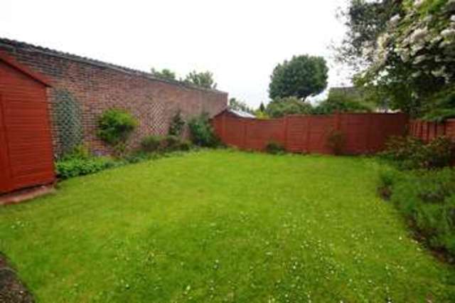  Image of 2 Bedroom Apartment to rent at Morden, SM4 5RN
