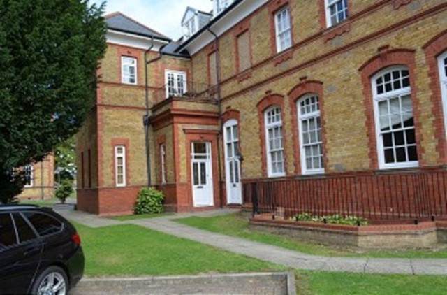  Image of 2 Bedroom Flat to rent at Penrose House Newsholme Road Winchmore Hill, N21 1TW