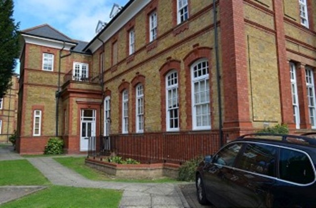  Image of 2 Bedroom Flat to rent at Penrose House Newsholme Road Winchmore Hill, N21 1TW