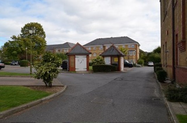  Image of 2 Bedroom Flat to rent at Penrose House Newsholme Road Winchmore Hill, N21 1TW