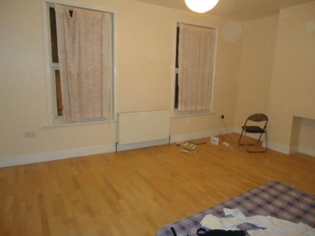  Image of 1 Bedroom Flat to rent at Powerscroft Road  Hackney, E5 0PU