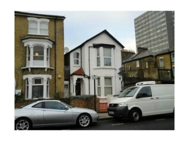  Image of 1 Bedroom Flat to rent at Powerscroft Road  Hackney, E5 0PU