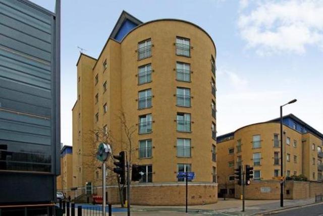  Image of 3 Bedroom Apartment to rent at Premier Place  Canary Wharf, E14 9UN