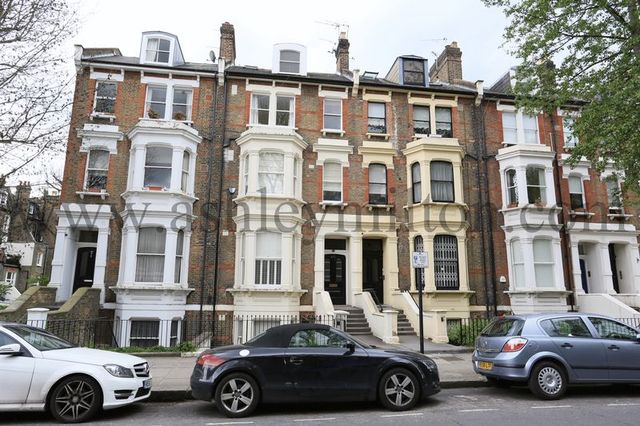 Image of 2 Bedroom Flat to rent at Randolph Avenue Array Maida Vale, W9 1DJ