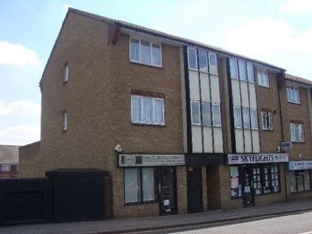  Image of 1 Bedroom Flat to rent at Ravening Parade Goodmayes Road Goodmayes, IG3 9NR