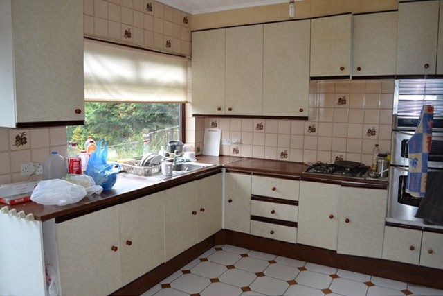  Image of 3 Bedroom Semi-Detached to rent at Reynold Avenue  Chadwell Heath, RM6 4NT