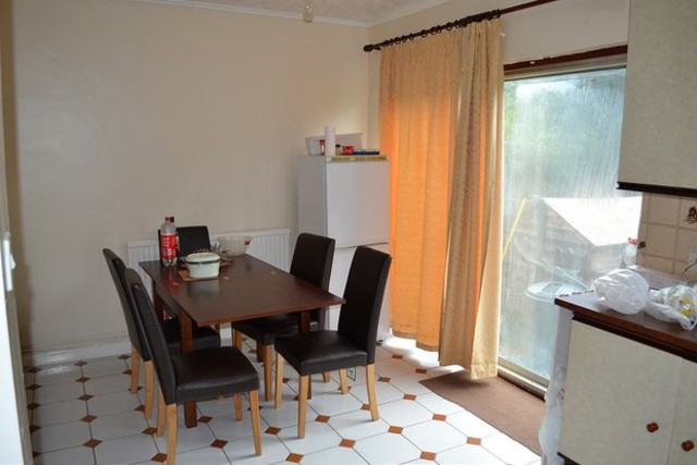  Image of 3 Bedroom Semi-Detached to rent at Reynold Avenue  Chadwell Heath, RM6 4NT