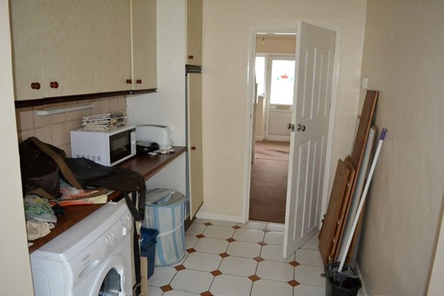  Image of 3 Bedroom Semi-Detached to rent at Reynold Avenue  Chadwell Heath, RM6 4NT