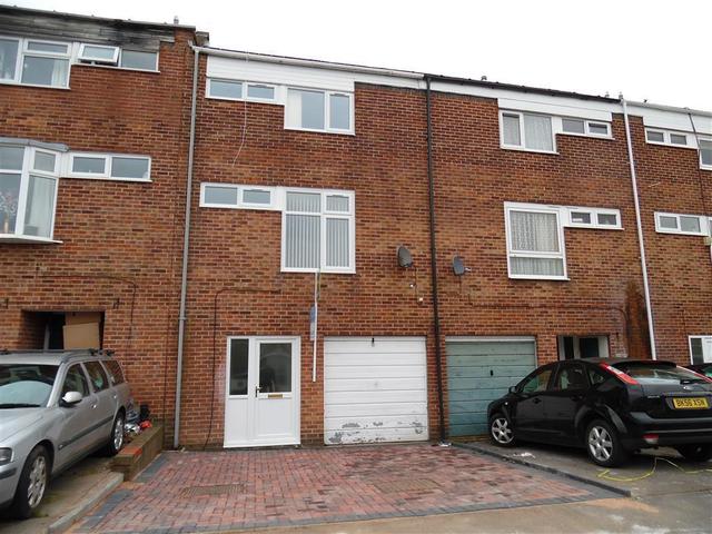 Image of 3 Bedroom Detached to rent at Rickyard Piece Quinton BIRMINGHAM, B32 2QW