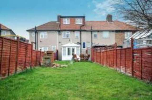  Image of 3 Bedroom Detached for sale at Bromley  Bromley, BR1 5LE