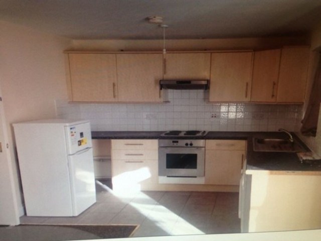  Image of 1 Bedroom Ground Flat to rent at ROXY AVENUE  CHADWELL HEATH, RM6 4AZ