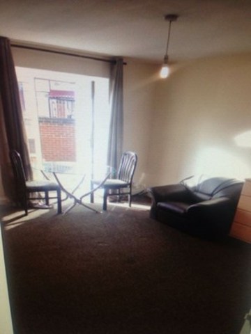  Image of 1 Bedroom Ground Flat to rent at ROXY AVENUE  CHADWELL HEATH, RM6 4AZ
