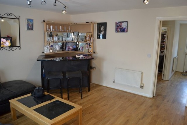  Image of 3 Bedroom End of Terrace to rent at Sherman Gardens  Chadwell Heath, RM6 4AX