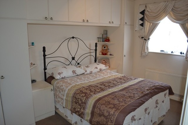  Image of 3 Bedroom End of Terrace to rent at Sherman Gardens  Chadwell Heath, RM6 4AX