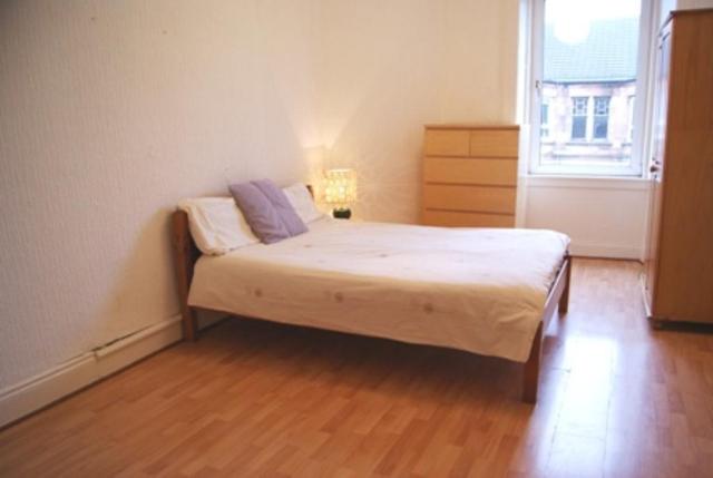  Image of 1 Bedroom Flat to rent at Shawlands Glasgow Glasgow, G41 3AJ