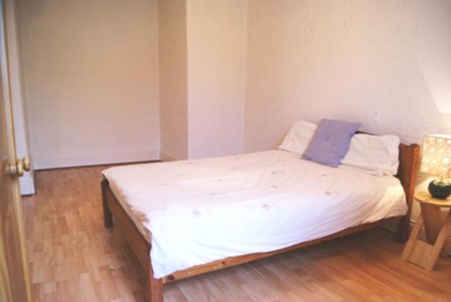  Image of 1 Bedroom Flat to rent at Shawlands Glasgow Glasgow, G41 3AJ