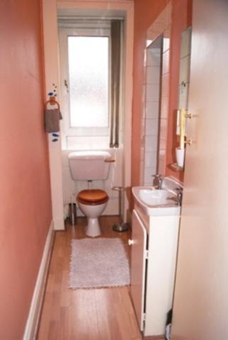  Image of 1 Bedroom Flat to rent at Shawlands Glasgow Glasgow, G41 3AJ
