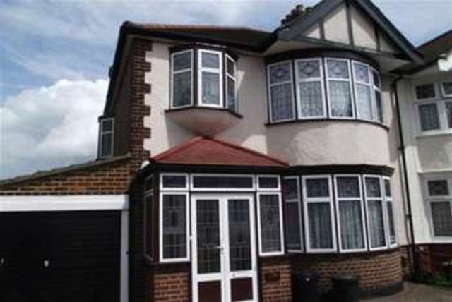  Image of 3 Bedroom Detached to rent at London, E18 1LY