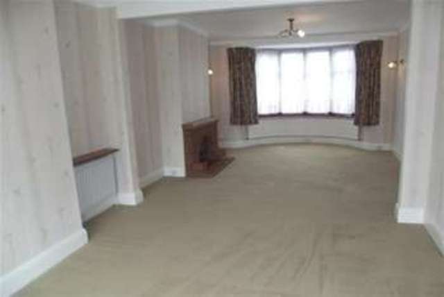 Image of 3 Bedroom Detached to rent at London, E18 1LY