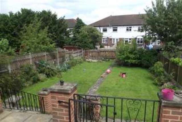  Image of 3 Bedroom Detached to rent at London, E18 1LY