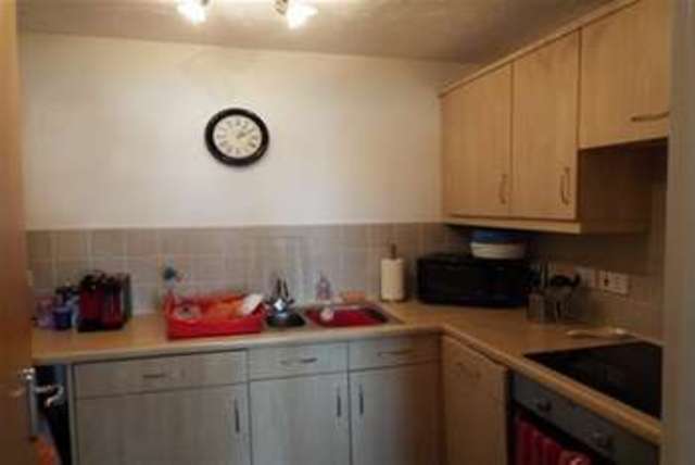  Image of 2 Bedroom Flat to rent at Southampton, SO18 1EQ