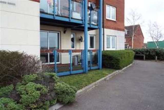  Image of 2 Bedroom Flat to rent at Southampton, SO18 1EQ