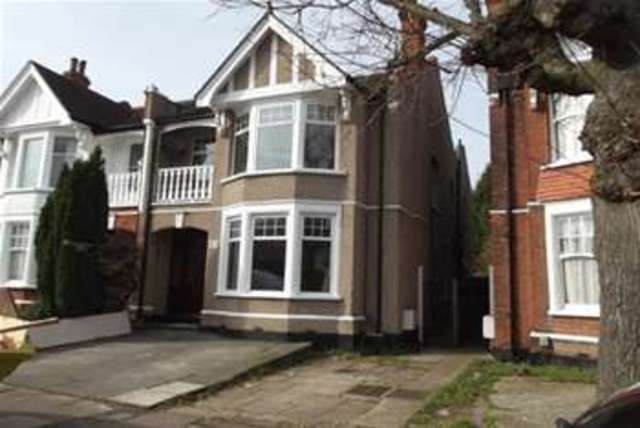  Image of 5 Bedroom Detached to rent at London, N14 7DE