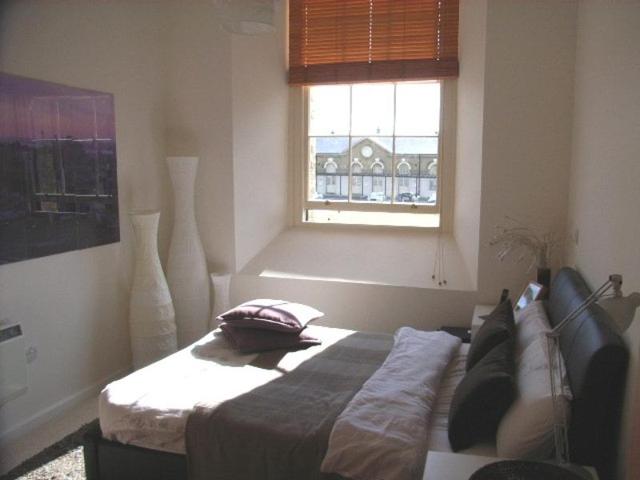  Image of 1 Bedroom Flat to rent at Gosport, PO12 1FH