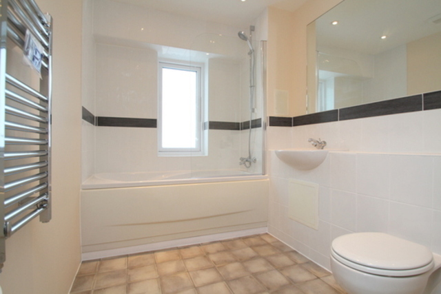  Image of 1 Bedroom Apartment to rent at Stepney Way  London, E1 3EZ