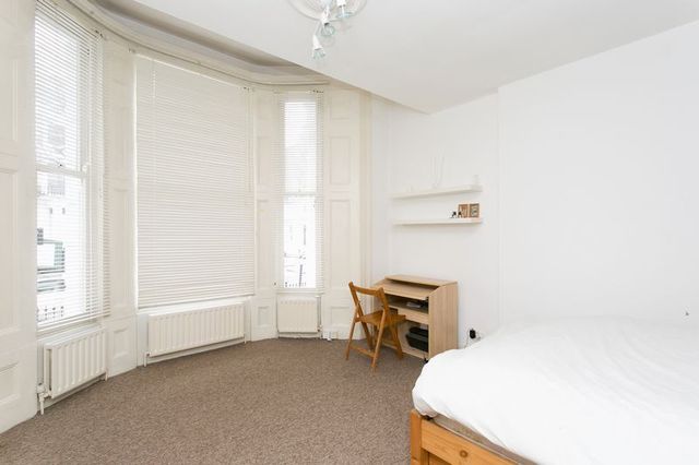  Image of 2 Bedroom Flat to rent at Sutherland Avenue Array Westbourne Green, W9 2HF