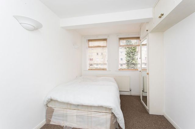  Image of 2 Bedroom Flat to rent at Sutherland Avenue Array Westbourne Green, W9 2HF