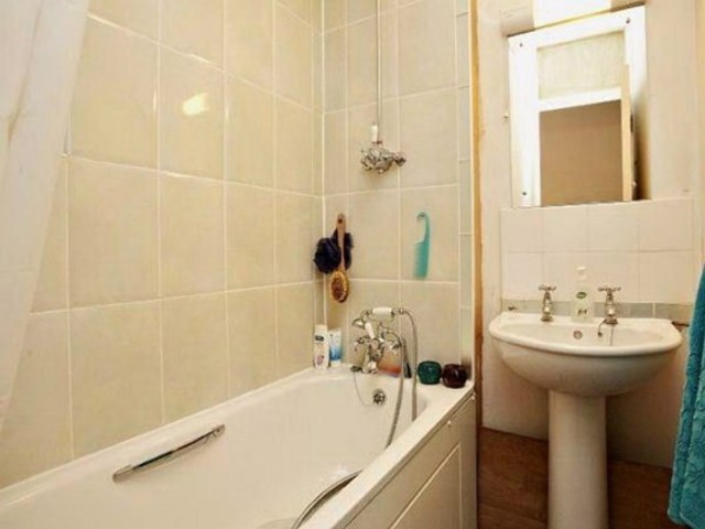  Image of 1 Bedroom Flat to rent at TALBOT HOUSE ESTATE ROAD POPLAR, E14 6EB