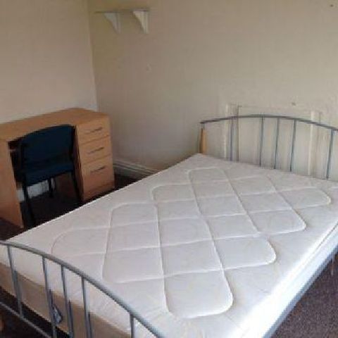  Image of 4 Bedroom House Share to rent at Selly Oak West Midlands Selly Oak, B29 7AX