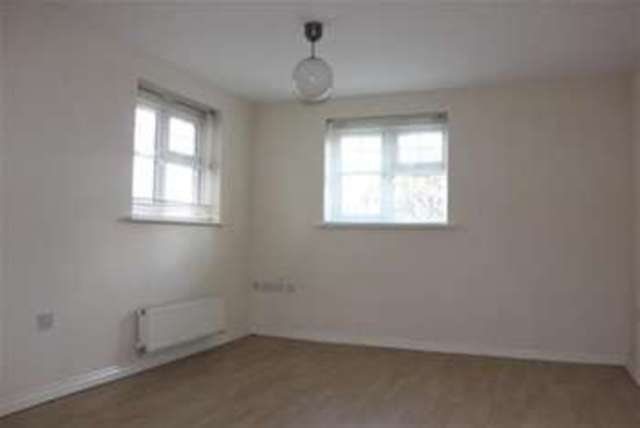  Image of 2 Bedroom Flat to rent at Widnes, WA8 3EB
