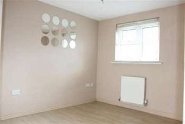  Image of 2 Bedroom Flat to rent at Widnes, WA8 3EB