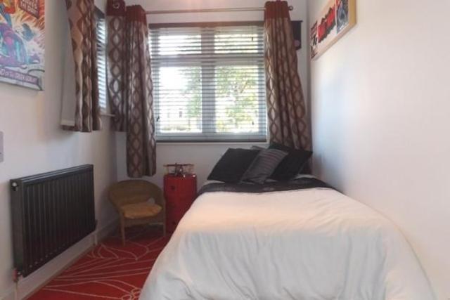  Image of 4 Bedroom Semi-Detached to rent at The Charter Road  Woodford Green, IG8 9RE