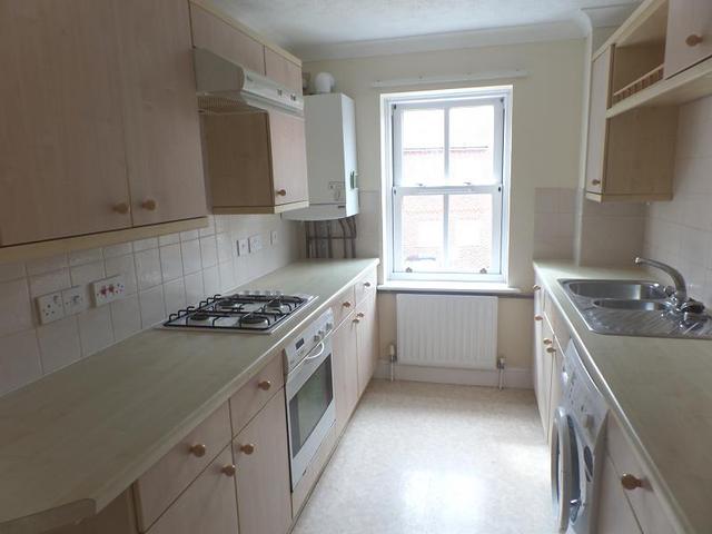  Image of 2 Bedroom Flat to rent at Chichester, PO19 7JJ