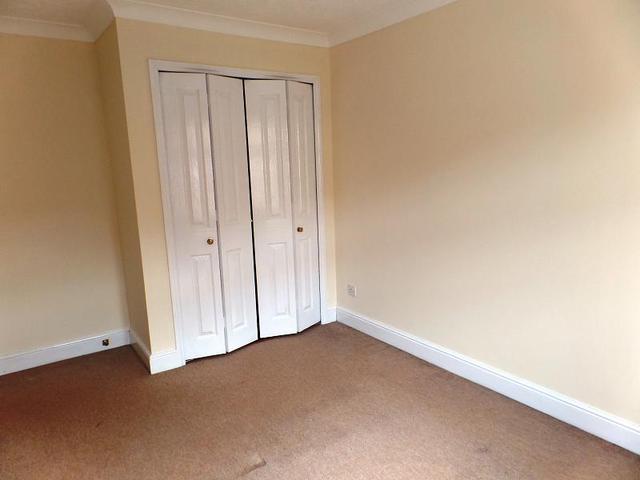  Image of 2 Bedroom Flat to rent at Chichester, PO19 7JJ