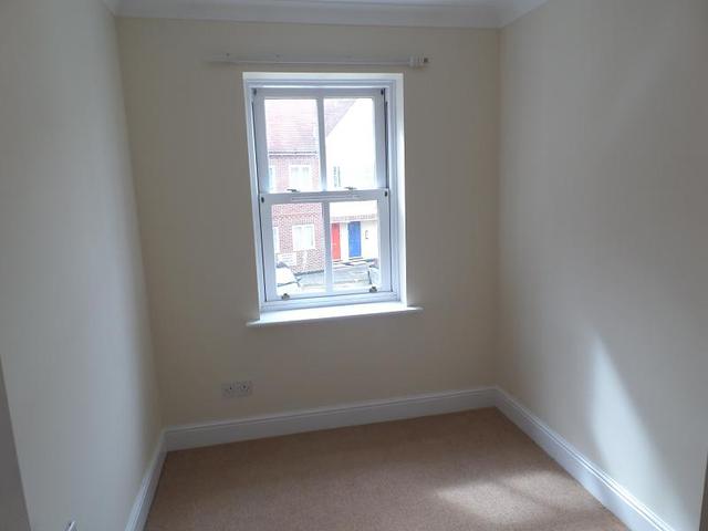  Image of 2 Bedroom Flat to rent at Chichester, PO19 7JJ