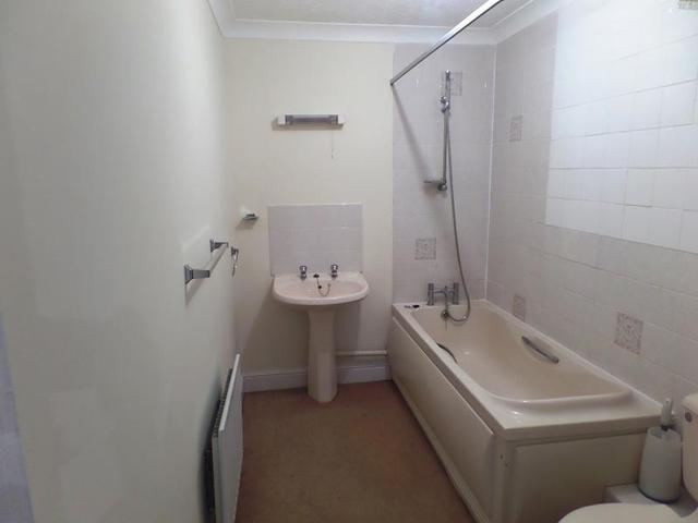  Image of 2 Bedroom Flat to rent at Chichester, PO19 7JJ