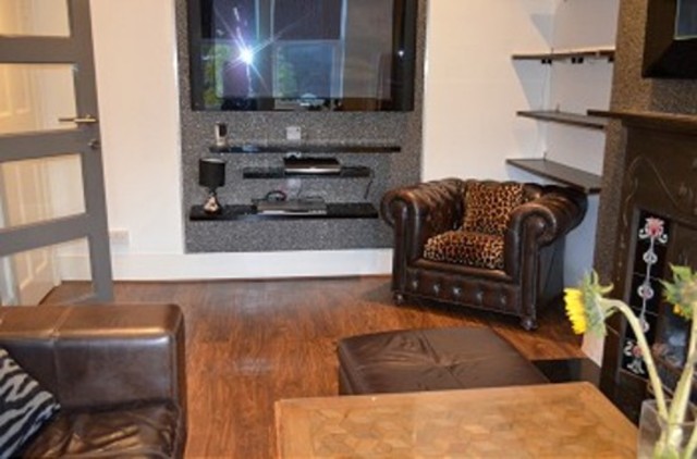  Image of 1 Bedroom Flat to rent at The Mall  Southgate, N14 6LR
