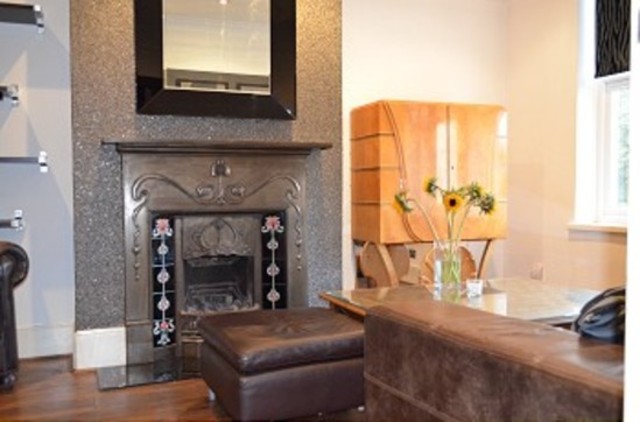  Image of 1 Bedroom Flat to rent at The Mall  Southgate, N14 6LR