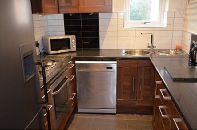  Image of 1 Bedroom Flat to rent at The Mall  Southgate, N14 6LR