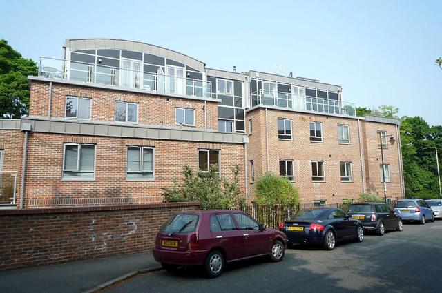  Image of 2 Bedroom Flat to rent at 220 London Road  St Albans, AL1 1NU