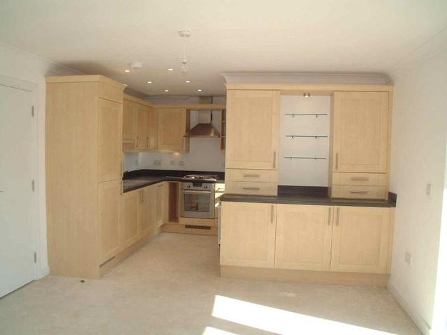  Image of 2 Bedroom Flat to rent at 220 London Road  St Albans, AL1 1NU