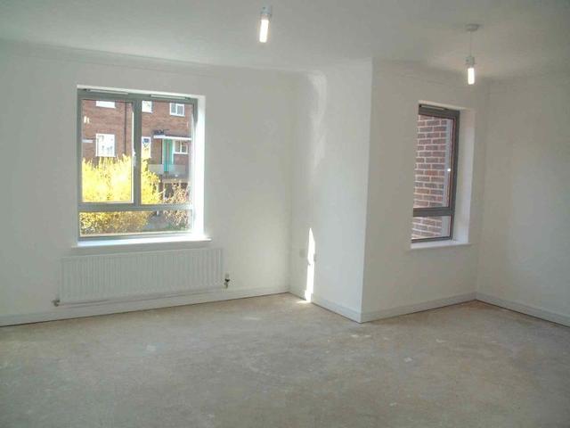  Image of 2 Bedroom Flat to rent at 220 London Road  St Albans, AL1 1NU
