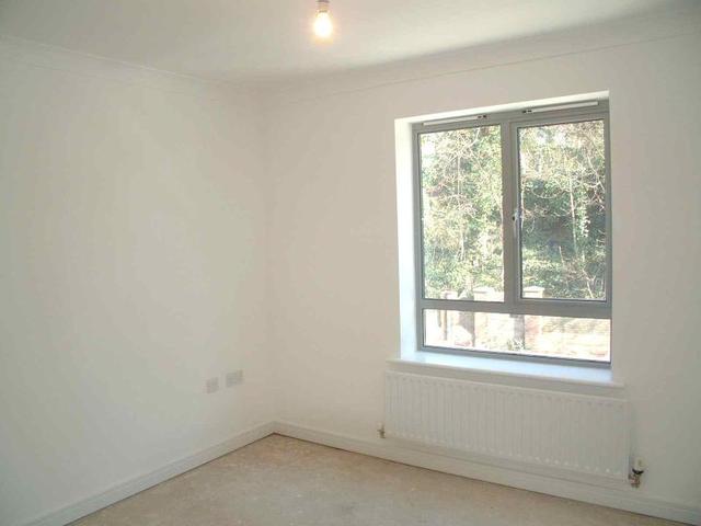  Image of 2 Bedroom Flat to rent at 220 London Road  St Albans, AL1 1NU