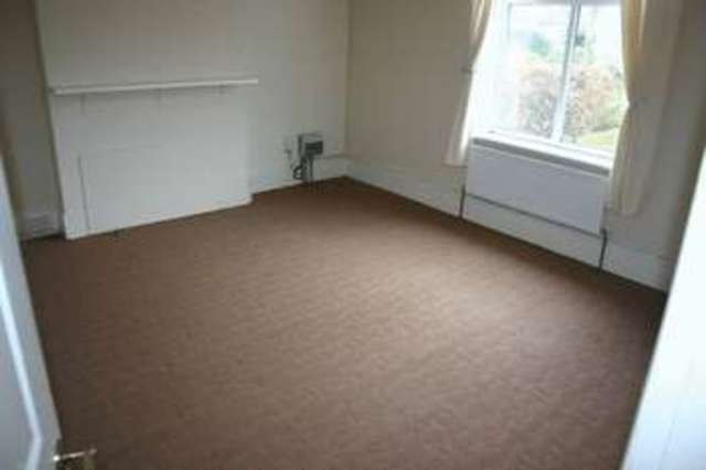  Image of 4 Bedroom Flat to rent at Victoria Road Netley Abbey Southampton, SO31 5DG