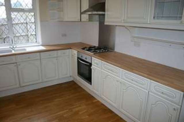  Image of 4 Bedroom Flat to rent at Victoria Road Netley Abbey Southampton, SO31 5DG