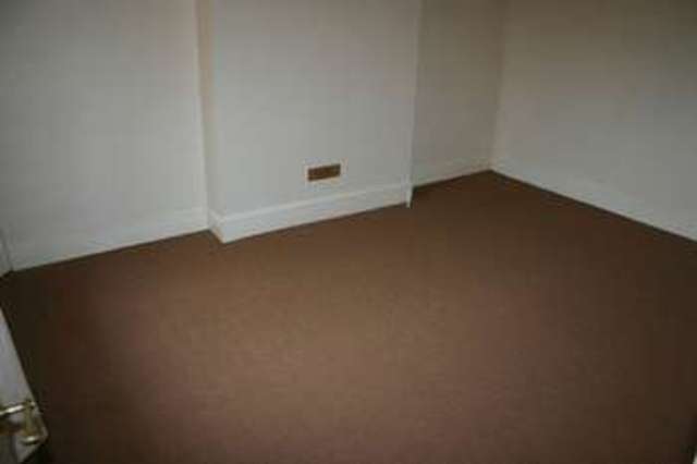  Image of 4 Bedroom Flat to rent at Victoria Road Netley Abbey Southampton, SO31 5DG